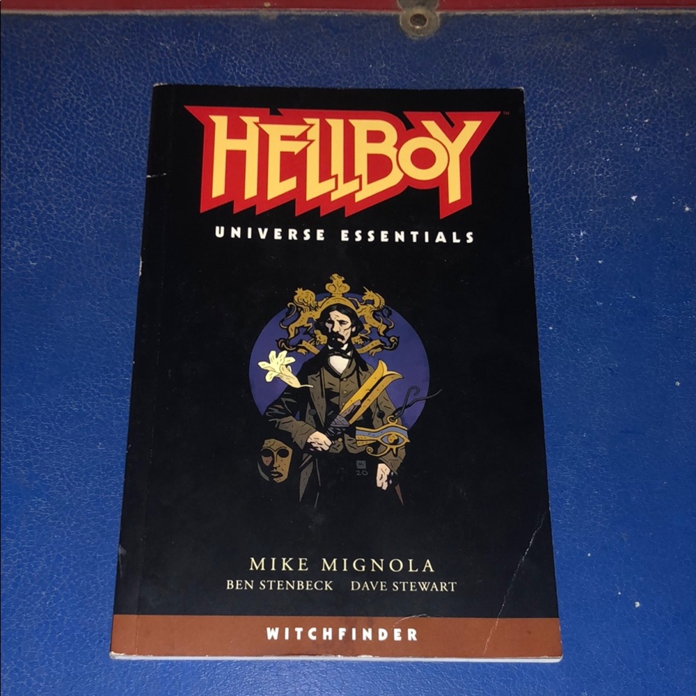 Hellboy Universe Essentials Witchfinder